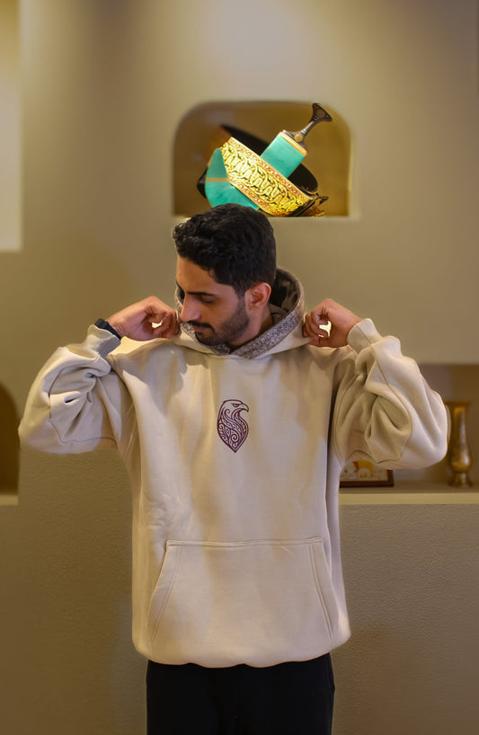 هودي القبع البيج بالشال البني